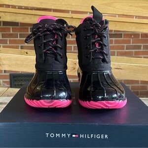 Women Tommy Hilfiger TW Haryett Duck Rain Boots Sz 7M Good Pre Owned Condition